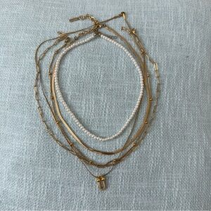 Chic Gold and Pearl Necklace Set